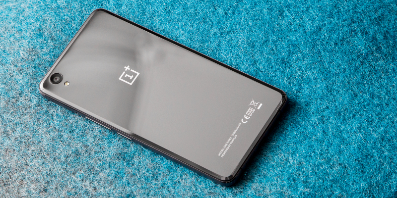 Similar edged design on the OnePlus X though less exaggerated.